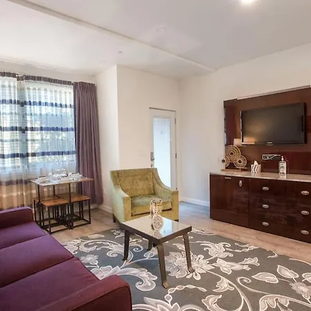 1-Bedroom With Cali King Size Bed In San Diego